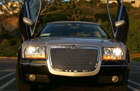 Chrysler 300 Limo Silver. Chrysler-limo-300-Black-